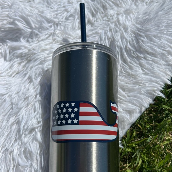 Vineyard Vines for Target American Flag Whale Lidded Tumbler 22.5 oz NEW - Picture 4 of 11